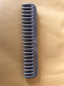 Tail pulling comb