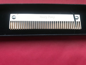 Sectioning comb Hairy pony